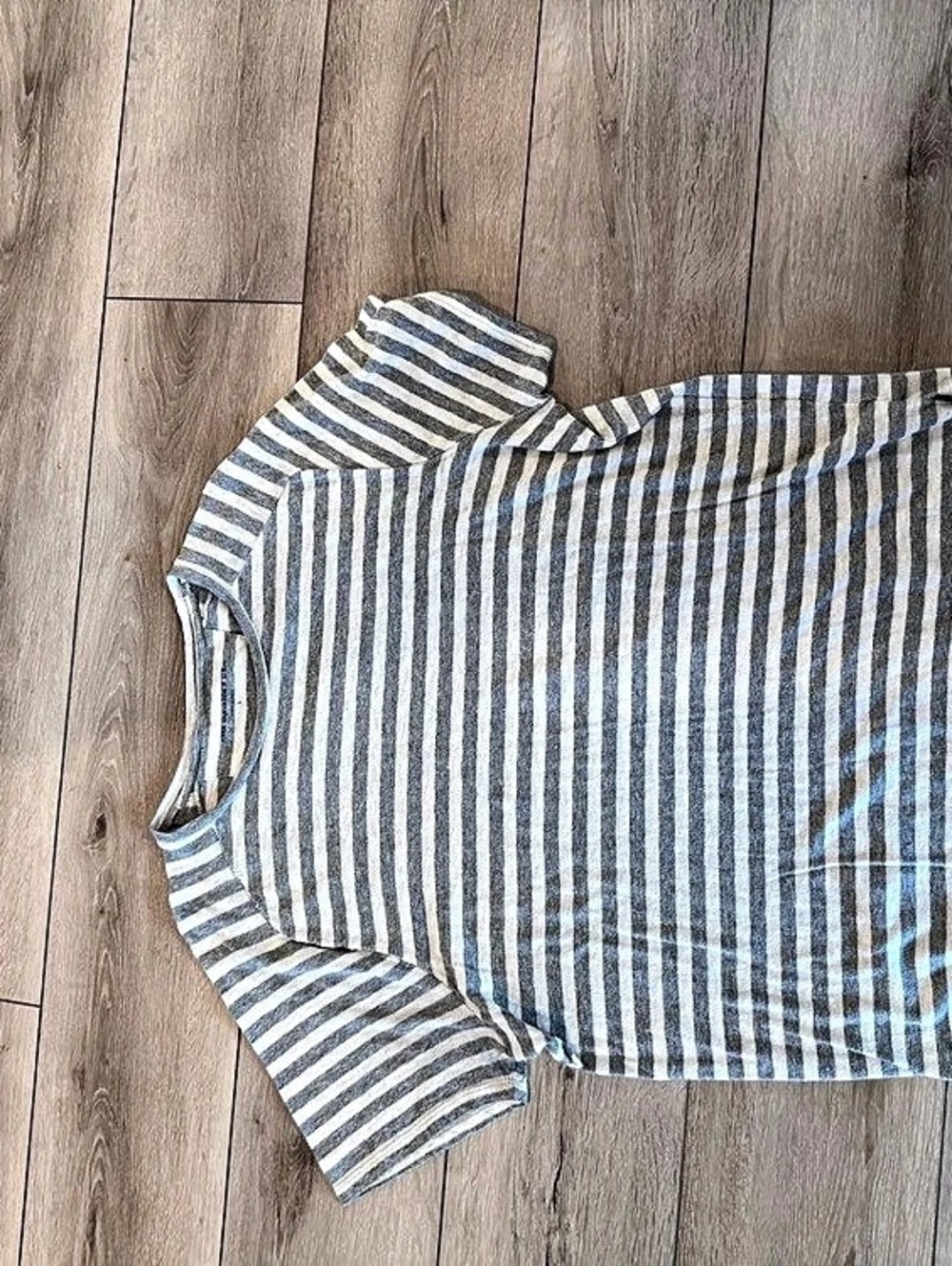 John Varvatos Striped Short Sleeve Top in Gray & White Size Large